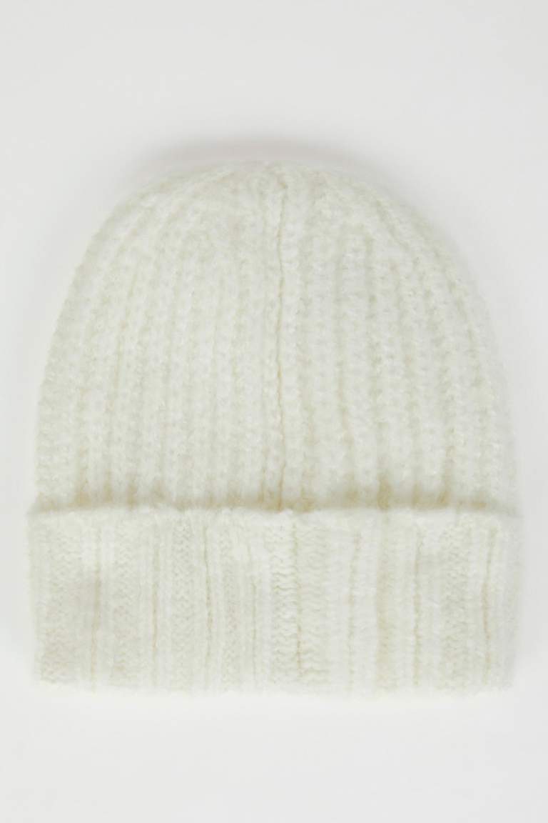 Woman Knitwear Beanie