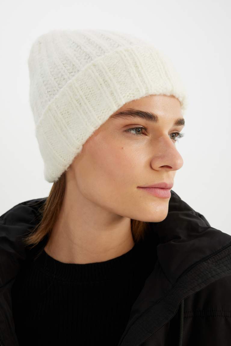 Woman Knitwear Beanie