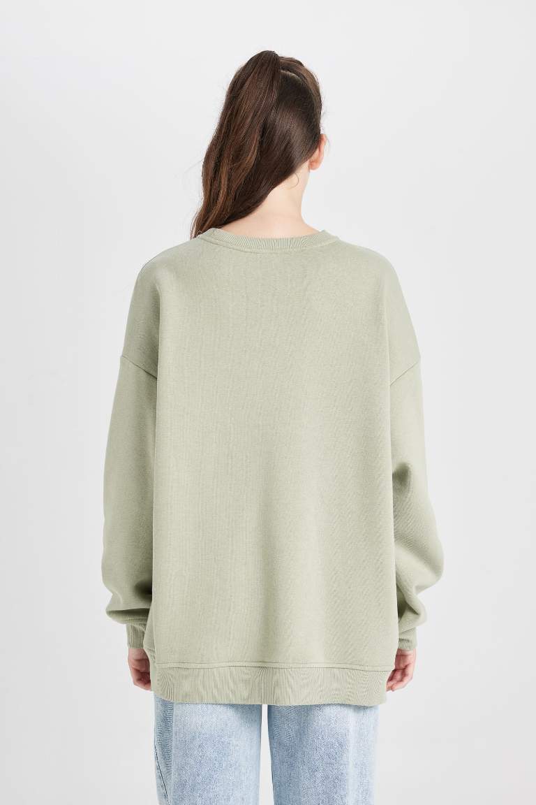 Oversize Fit Long Sleeve Sweatshirt