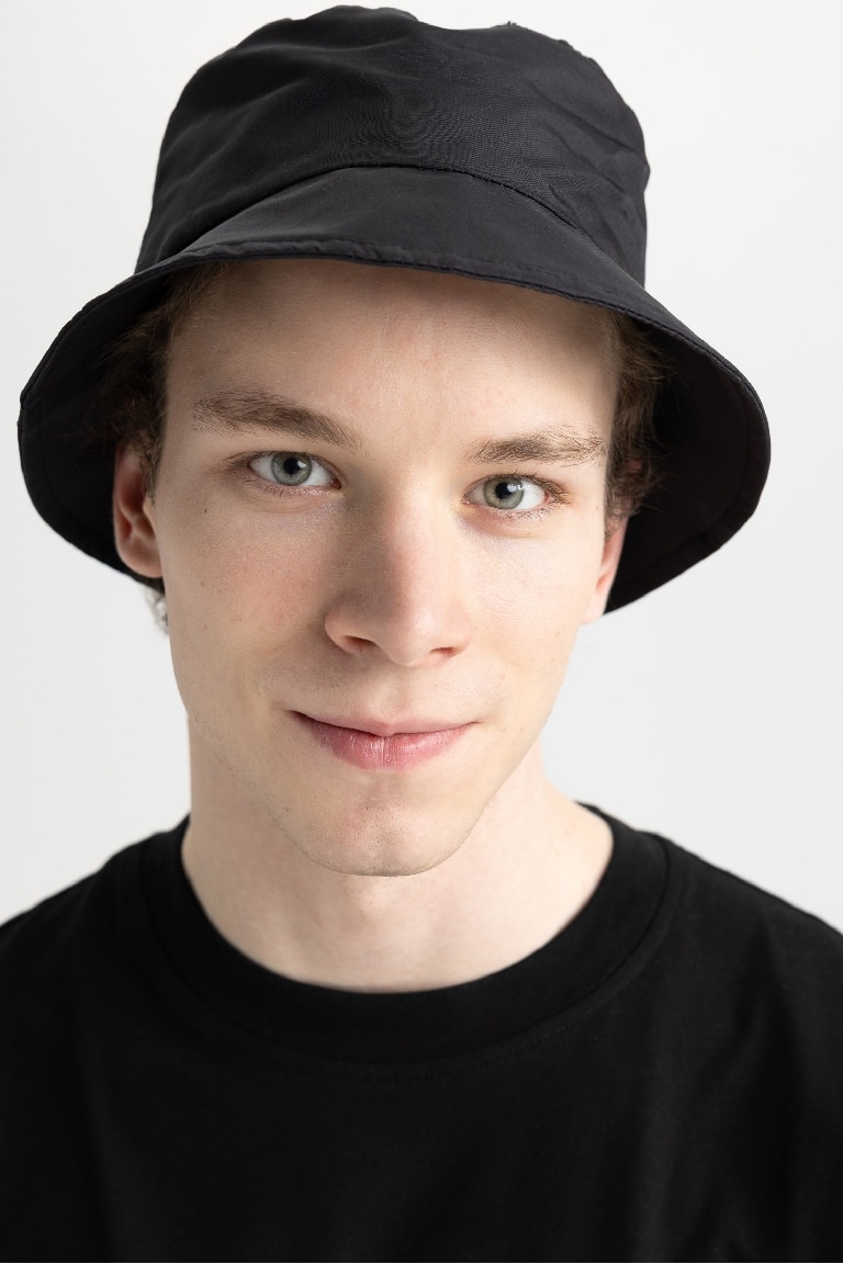 Black MAN Man Hat 2558119 | DeFacto