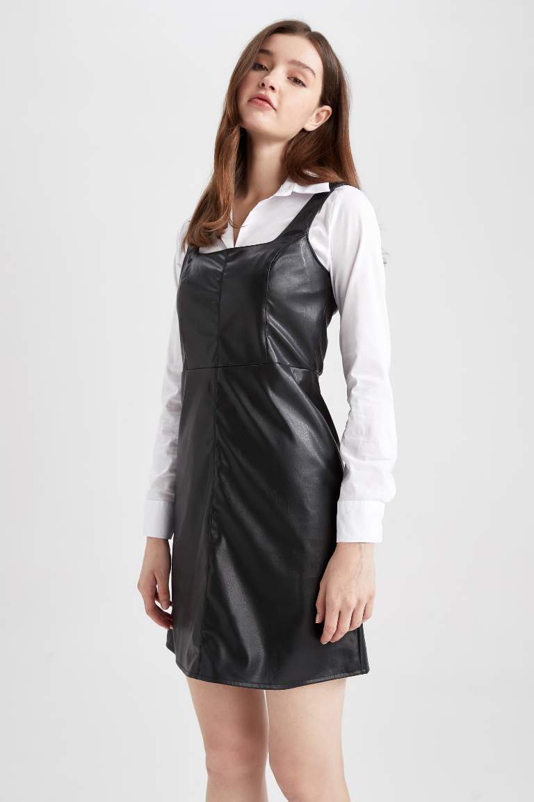 Bodycon Vücudu Saran Kare Yaka Suni Deri Kolsuz Mini Elbise