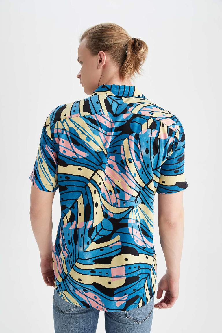 Chemise hawaïenne à manches courtes en viscose imprimée à coupe régulière