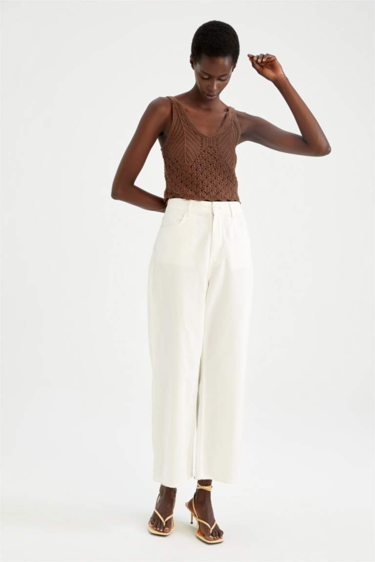 Майка стандартного кроя с кружевом