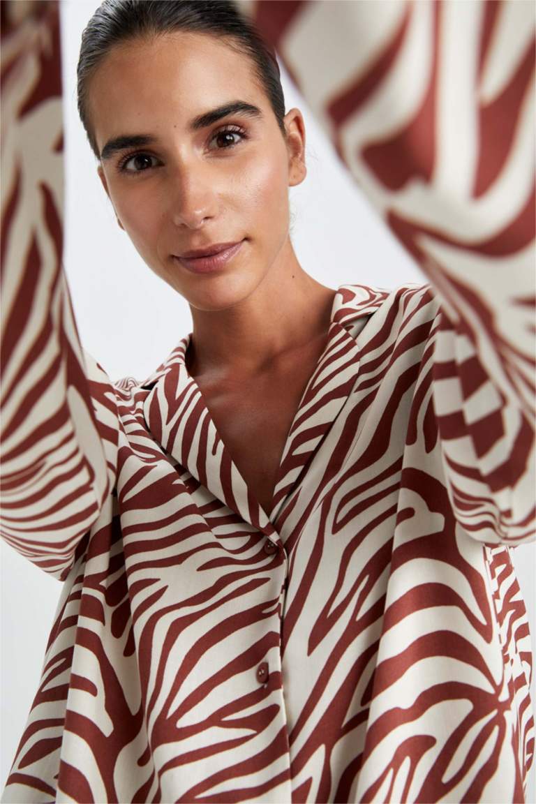 بلوزة قصة عادية بياقة بيجاما