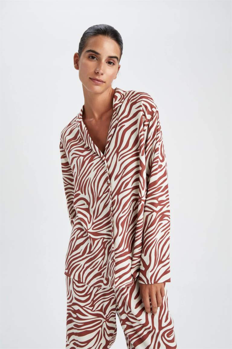 بلوزة قصة عادية بياقة بيجاما