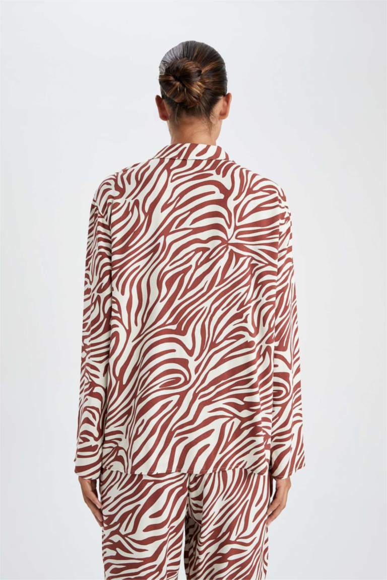 بلوزة قصة عادية بياقة بيجاما