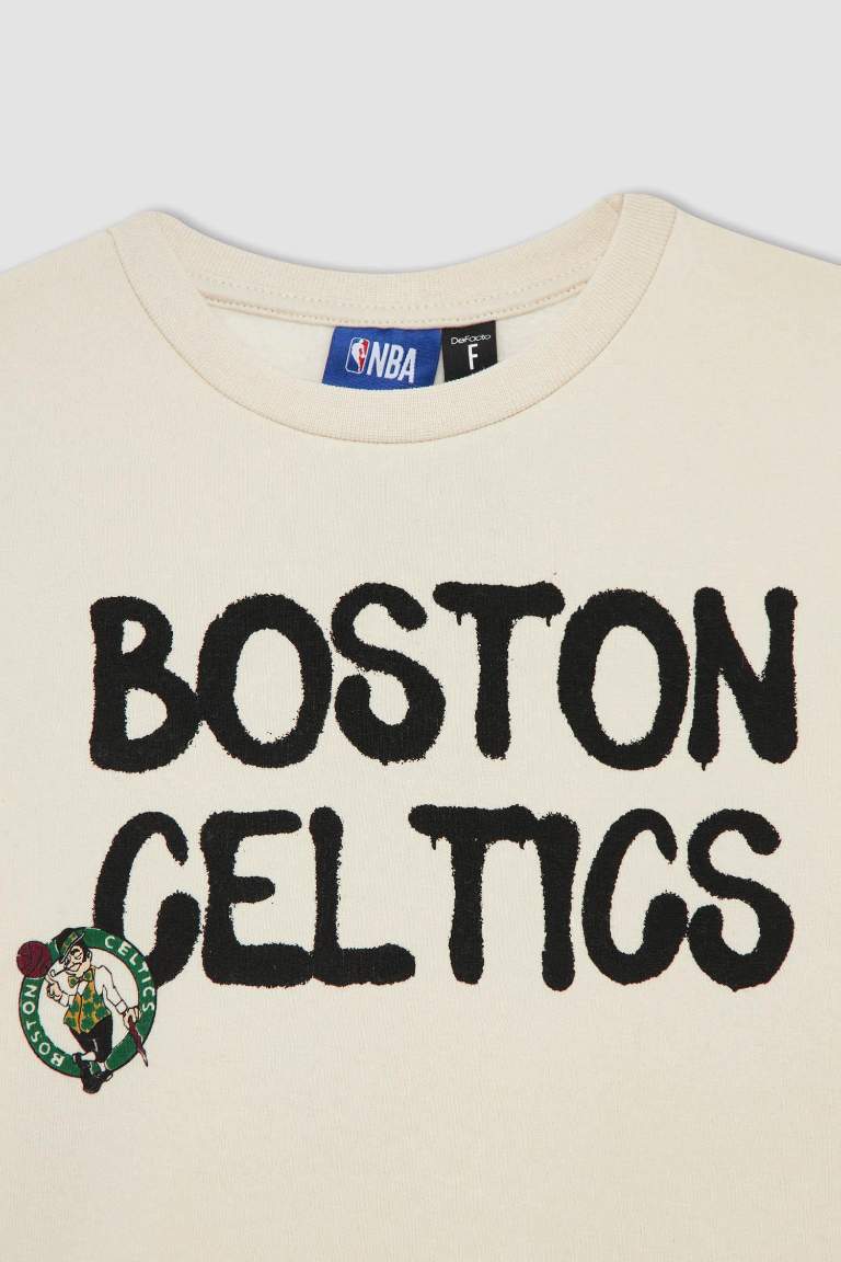 Свитшот стандартного кроя NBA Boston Celtics из плотной ткани для мальчиков