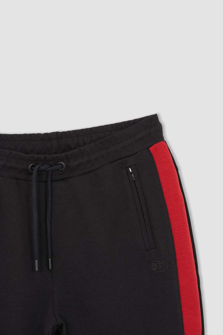 Slim Fit Straight Leg Zipper Pocket Sweatpants