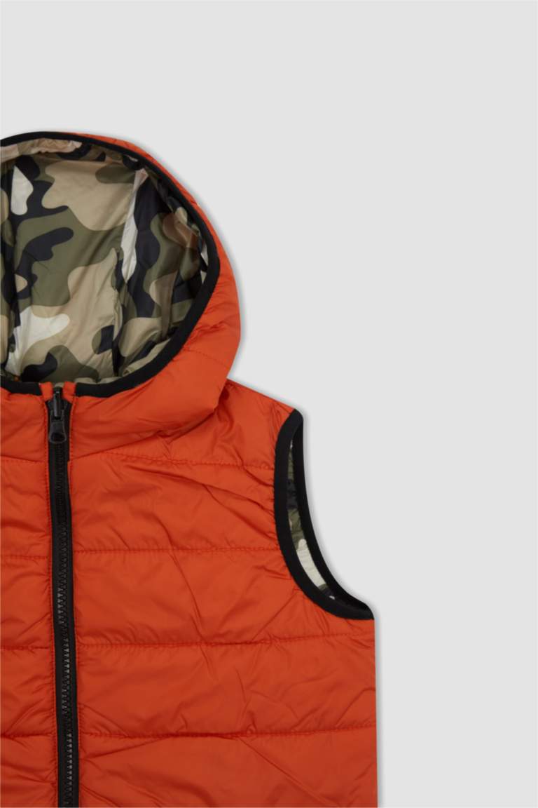 Дутый жилет с капюшоном для мальчиков