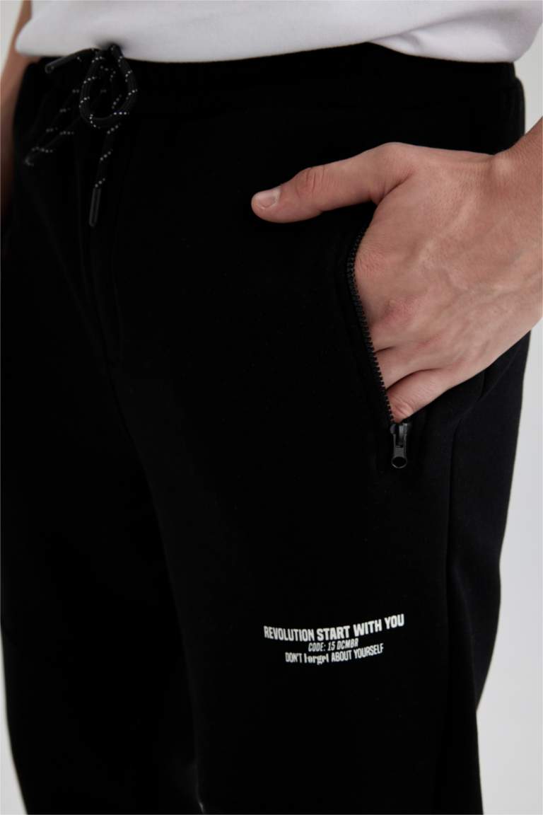 Black MAN Regular Fit Zipper Pocket Sweatpants 2813206 DeFacto