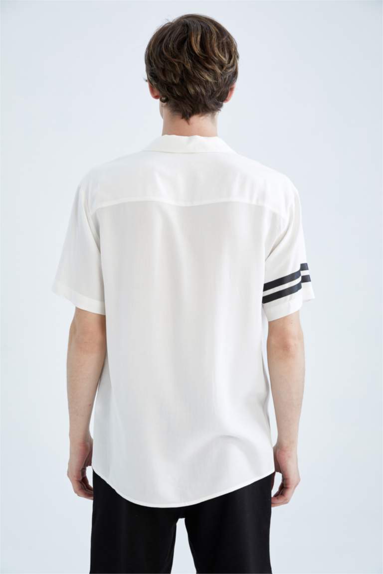 قميص بأكمام قصيرة فيسكوز بقصة عادية ياقة جاكيت