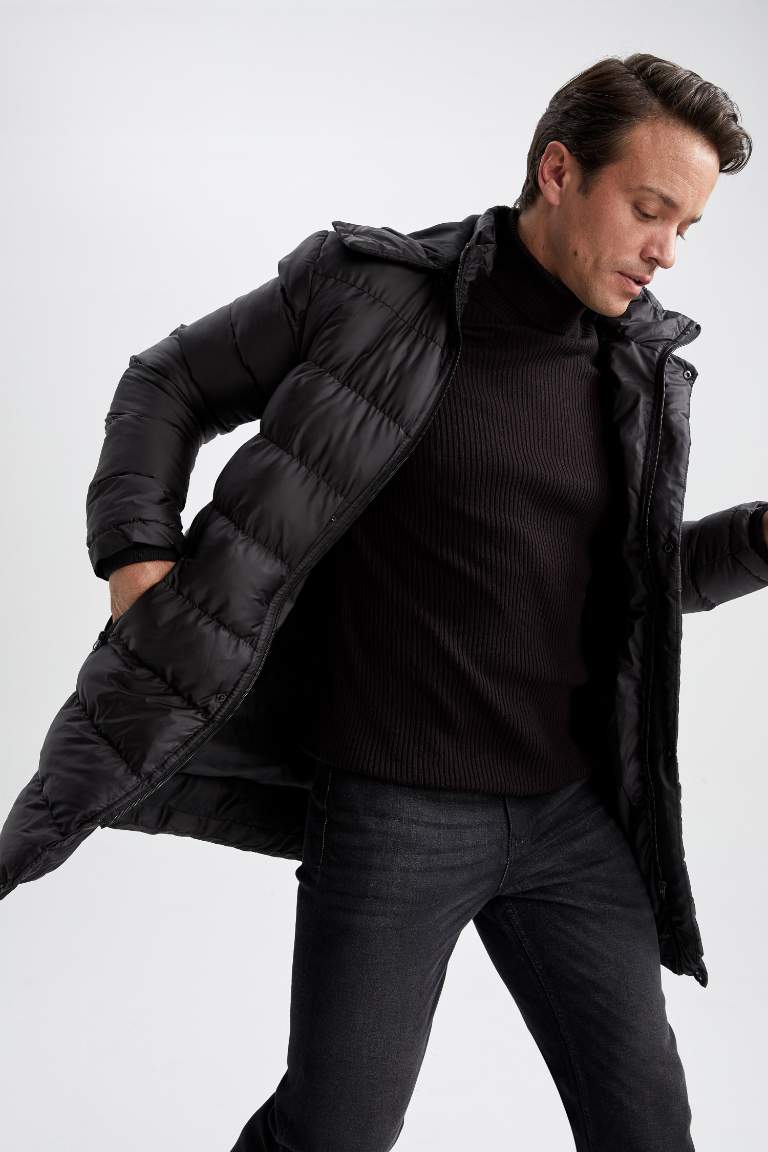 Slim Fit Kapüşonlu Şişme Mont