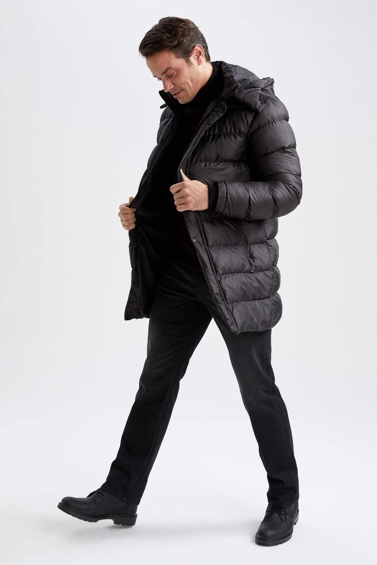 Slim Fit Kapüşonlu Şişme Mont