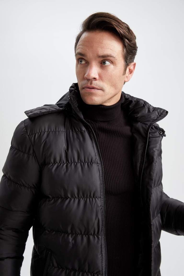 Slim Fit Kapüşonlu Şişme Mont