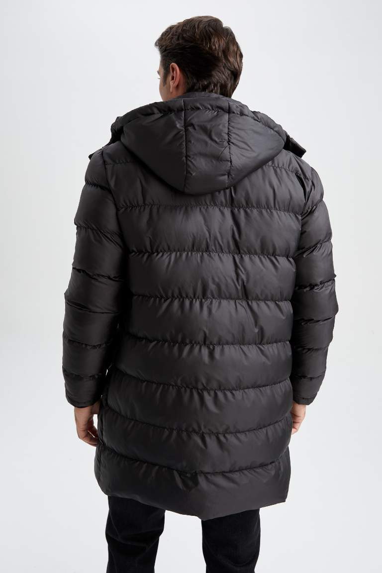 Slim Fit Kapüşonlu Şişme Mont