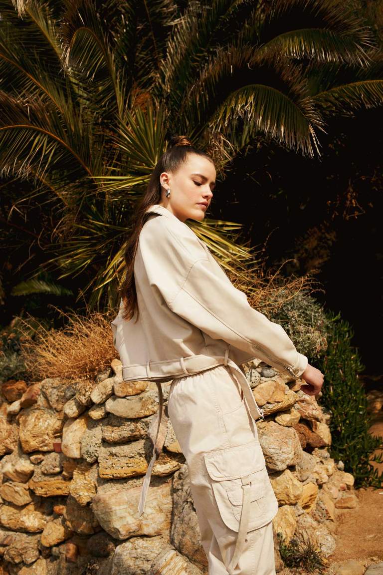 Su İtici Relax Fit Suni Deri Kemerli Crop Biker Ceket