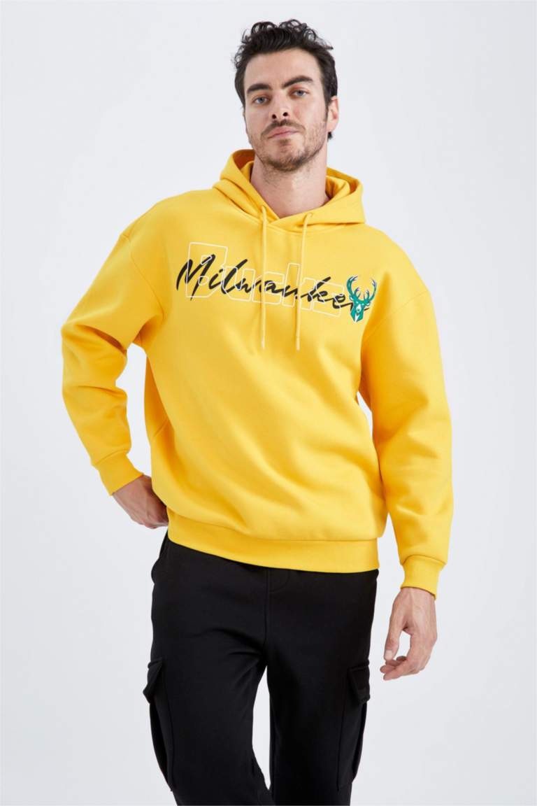 Yellow MAN NBA Milwaukee Bucks Licensed Sweatshirt 2695154 | DeFacto