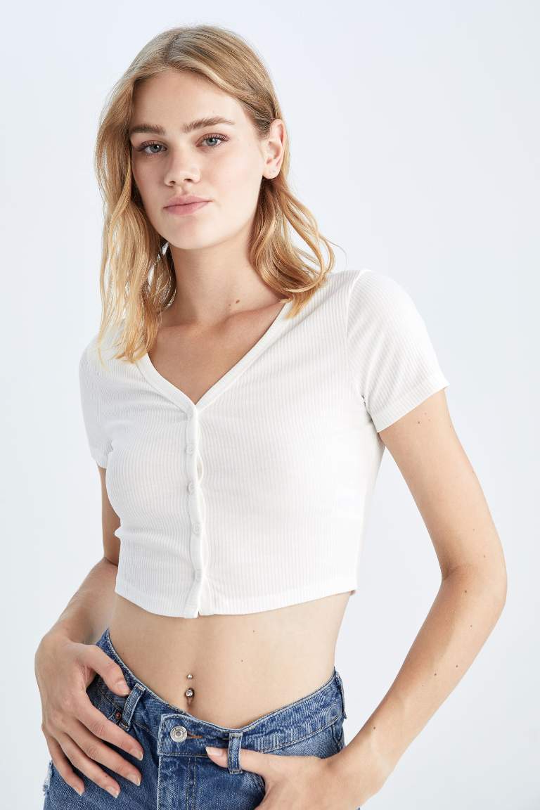 White Woman Slim Fit V Neck Short Sleeve T Shirt 2669161 Defacto 0720