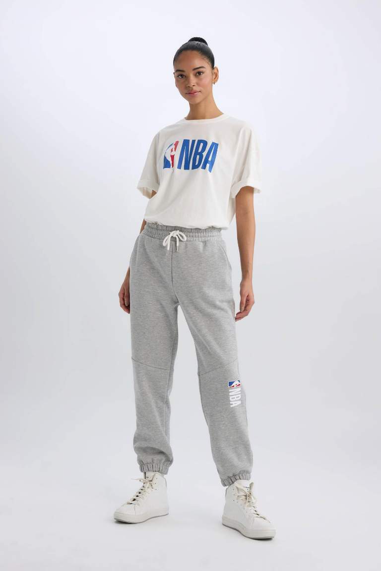 DeFactoFit Jogger Eşofman Altı NBA Wordmark Standart Fit Beli Paçası Lastikli Bağcıklı Cepli Uzun Boy