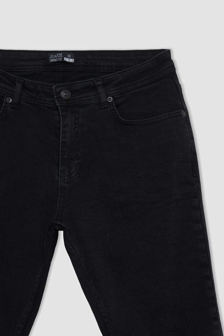 Carrot Fit Normal Waist Pipe Leg Jeans