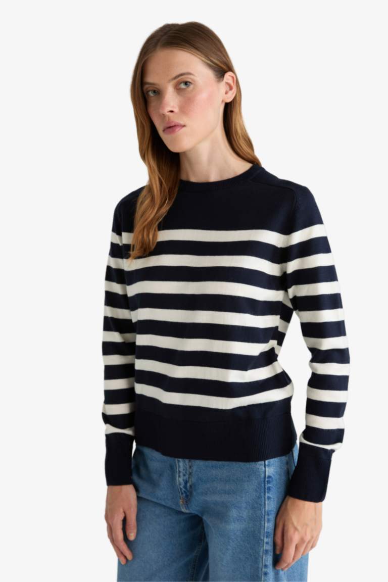 بلوفر مخطط قصة عادية برقبة مستديرة