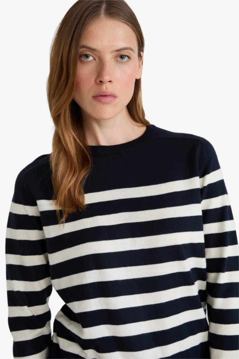 بلوفر مخطط قصة عادية برقبة مستديرة