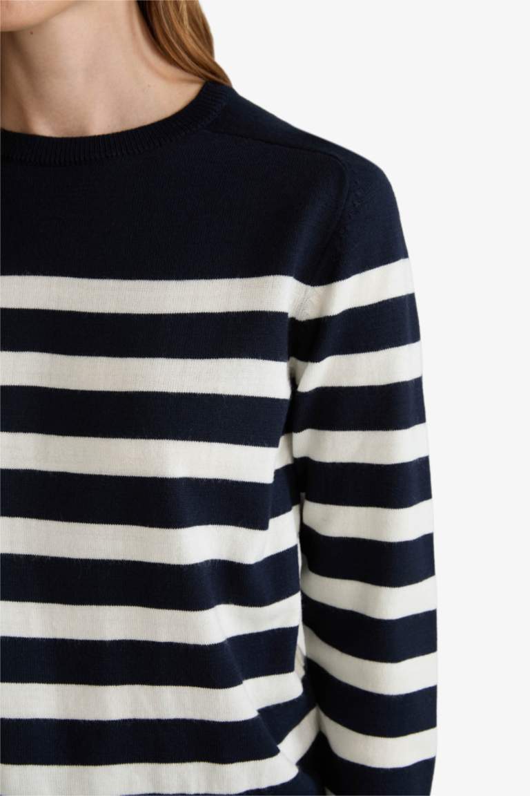 بلوفر مخطط قصة عادية برقبة مستديرة