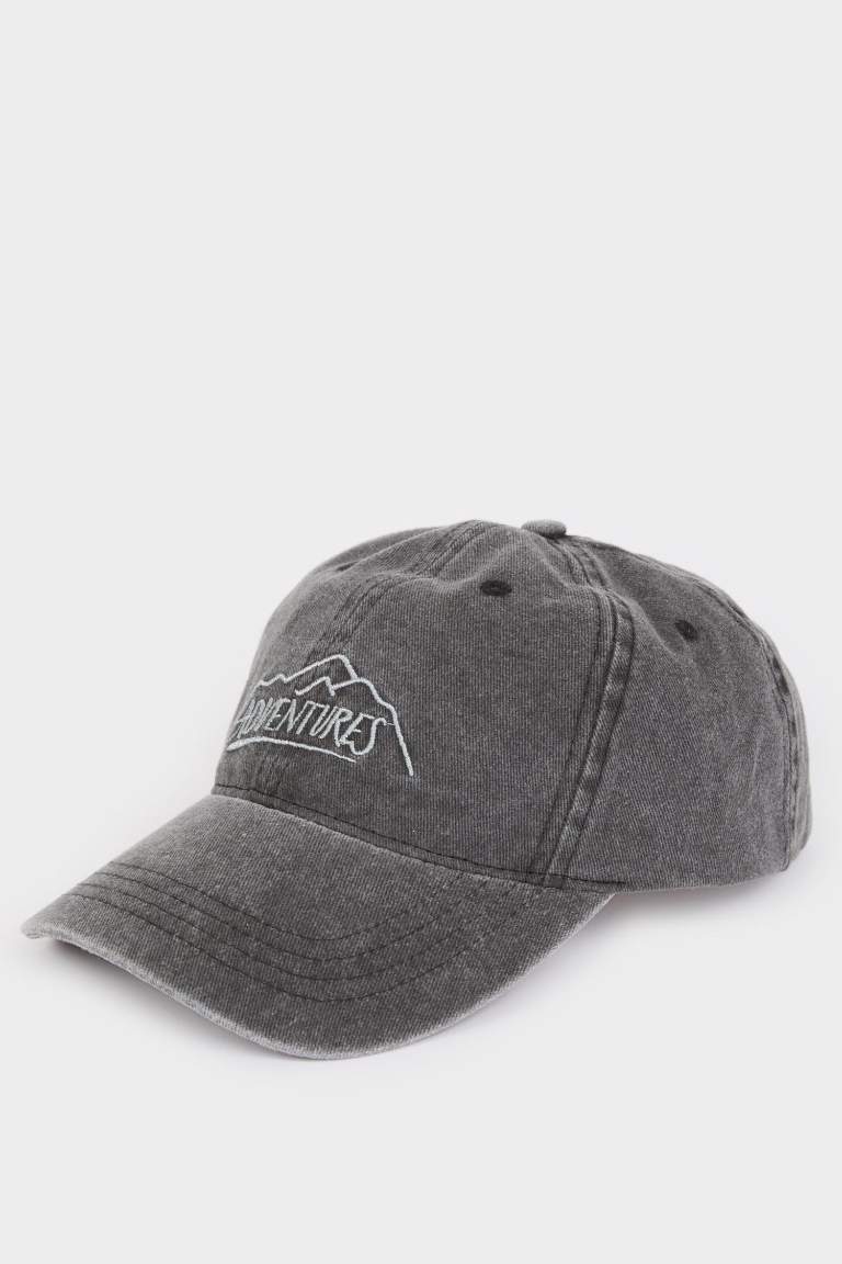 Casquette en jean brodée pour homme