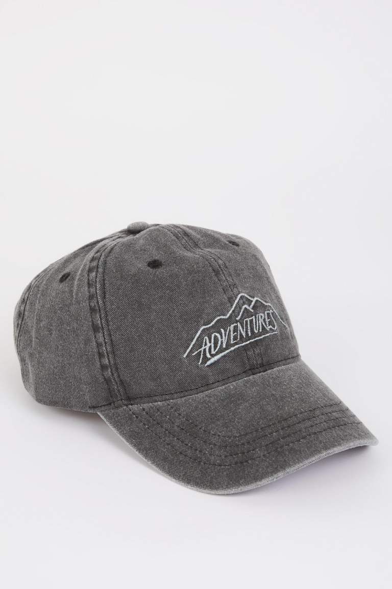 Casquette en jean brodée pour homme