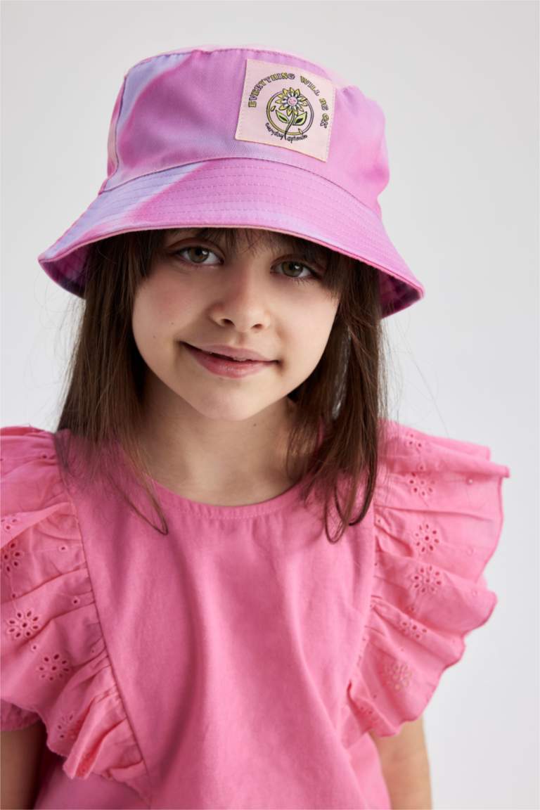 Chapeau S'usant De Petite Fille Photo stock - Image du chapeau, musulmans: 55427270