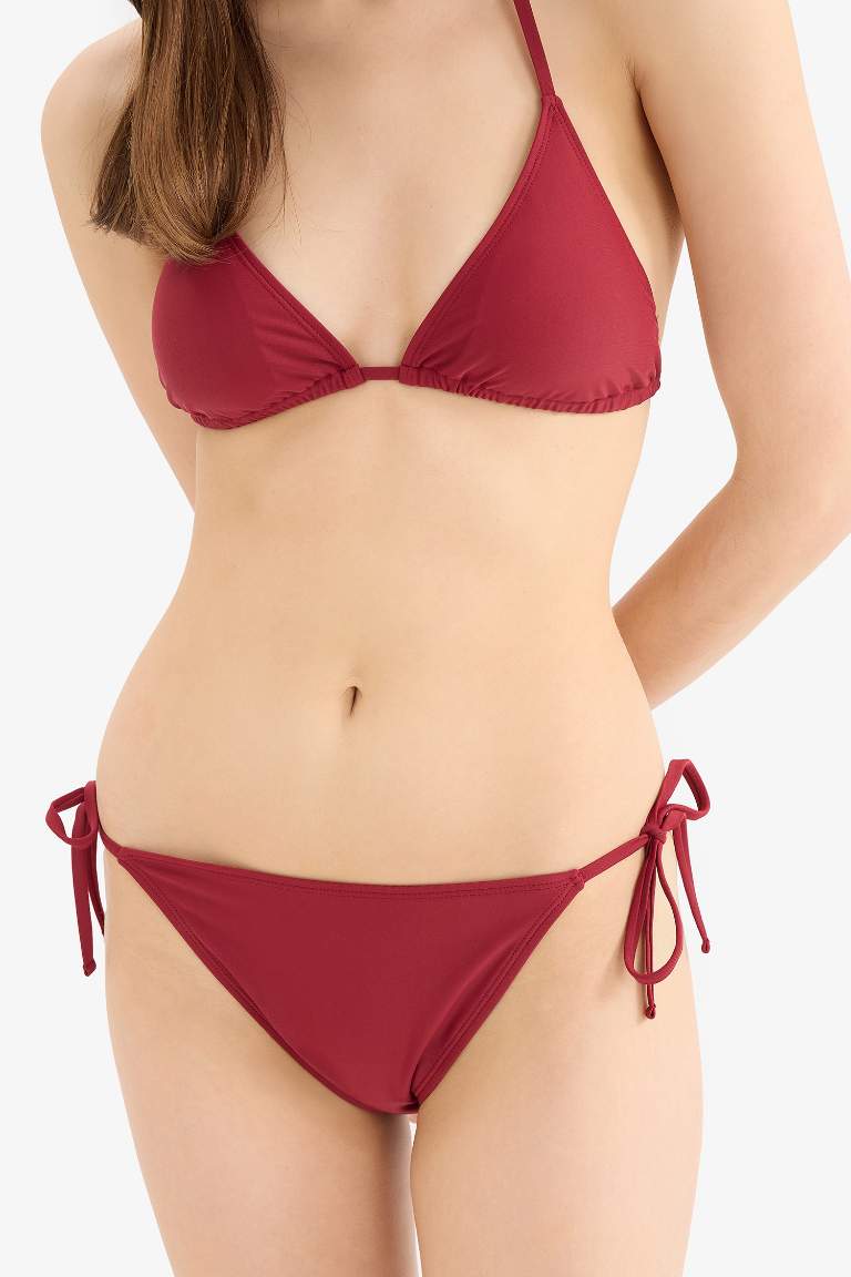 كلوت بكيني قصة عادية من Fall in Love