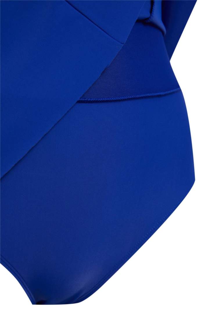 مايوه قصة عادية من Fall in Love