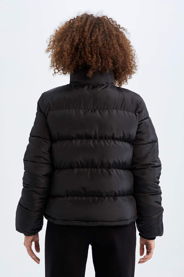 DeFactoFit Regular Fit Su İtici Rüzgar Geçirmez Crop Şişme Mont