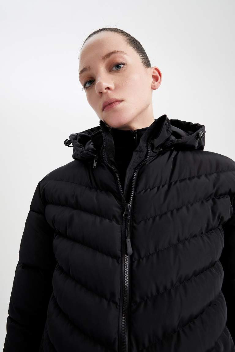 DeFactoFit Su İtici Rüzgar Geçirmez Çıkarılabilir Kapüşonlu Slim Fit Mont