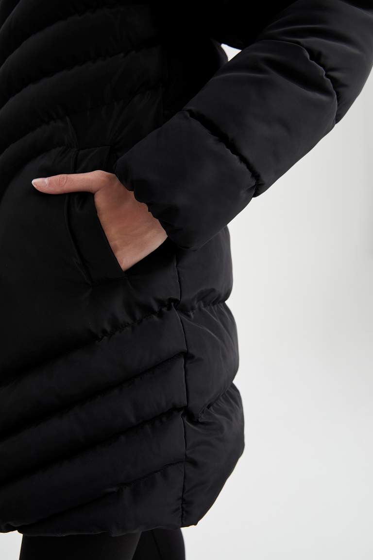 DeFactoFit Su İtici Rüzgar Geçirmez Çıkarılabilir Kapüşonlu Slim Fit Mont