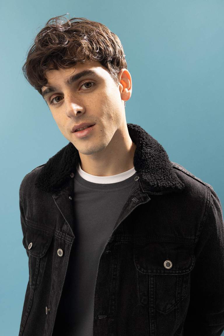 Slim Fit Faux Fur Collar Jean Jacket
