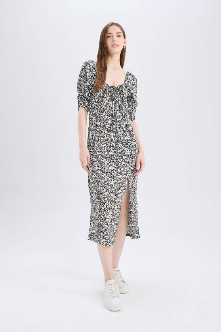 Robe midi fleurie à à col carré et manches demi-longues