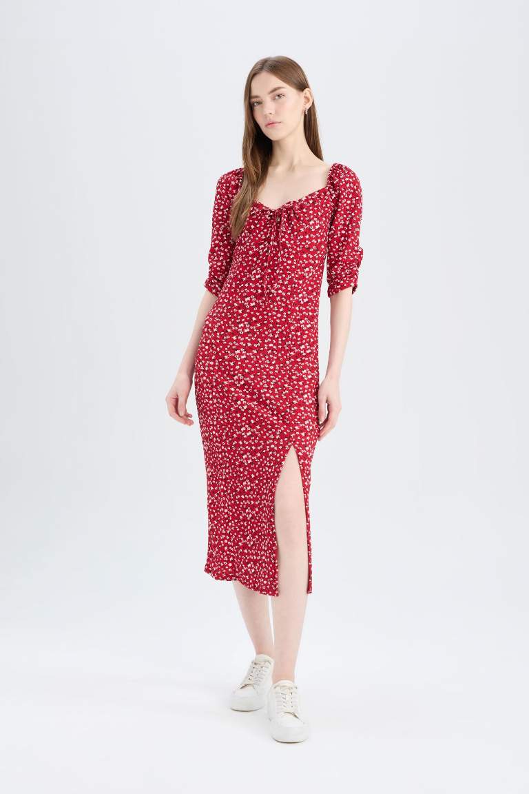 Robe midi fleurie à à col carré et manches demi-longues