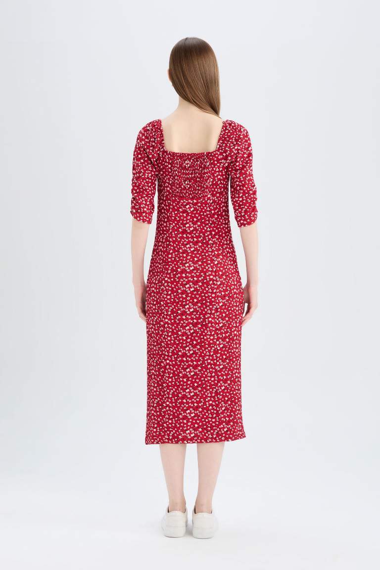 Robe midi fleurie à à col carré et manches demi-longues