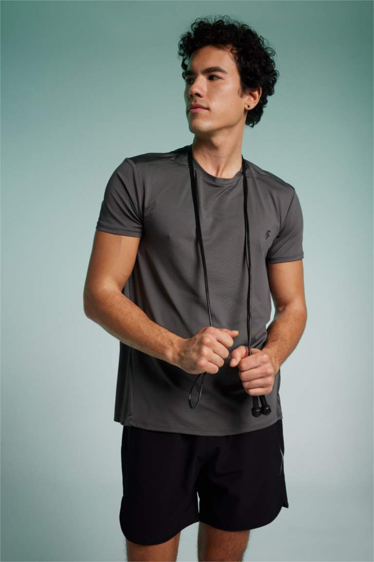 تي شيرت رياضي قصة عادية برقبة مستديرة