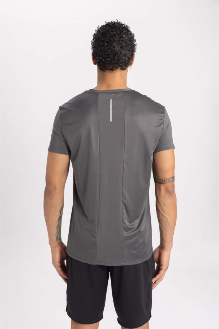 تي شيرت رياضي قصة عادية برقبة مستديرة