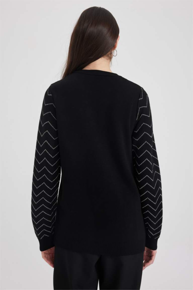 Black WOMAN Regular Fit Crew Neck Pullover 2723659 DeFacto