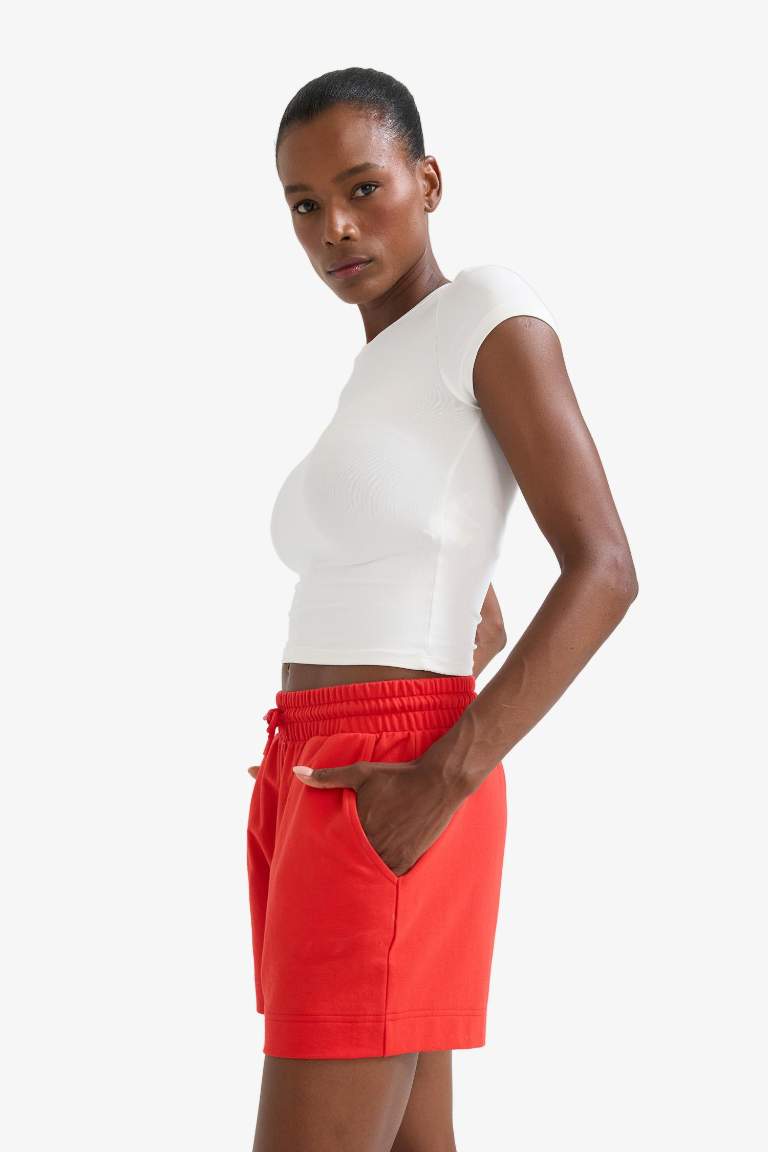 DeFactoFit Standart Fit Sporcu Kısa Paça Basic Düz Kırmızı Şort