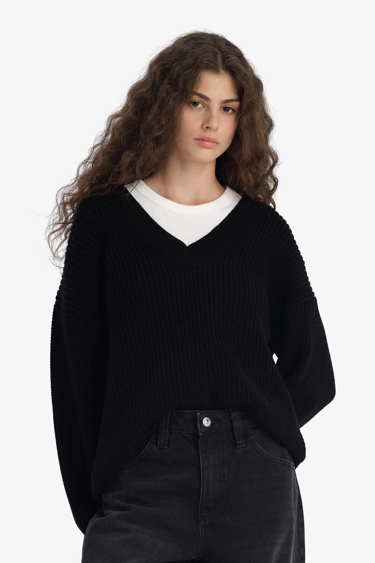 Oversize Geniş Kalıp V Yaka Triko Kazak