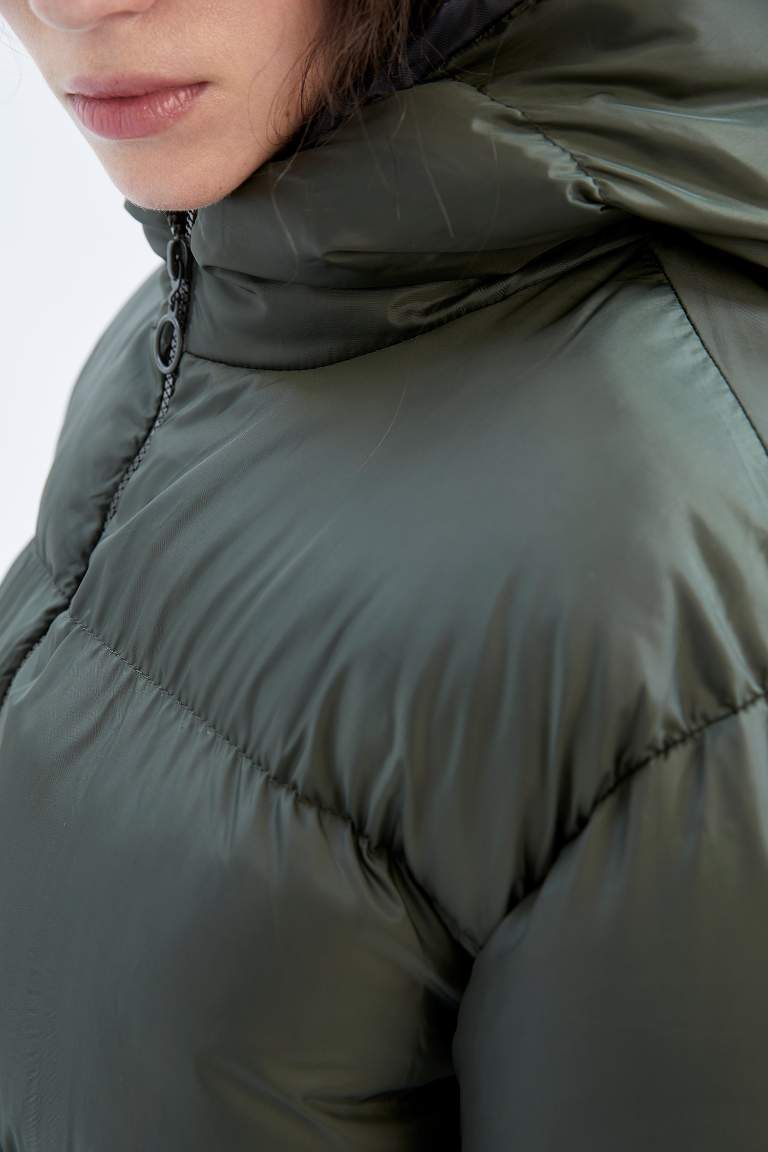 DeFactoFit Standart Fit Kapüşonlu Anorak Tafta Şişme Mont