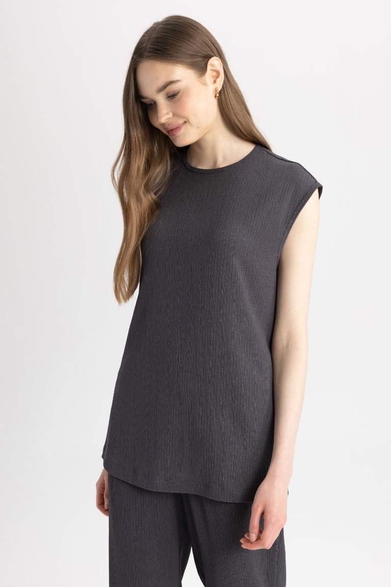 Regular Fit Crew Neck Sleeveless Tunic