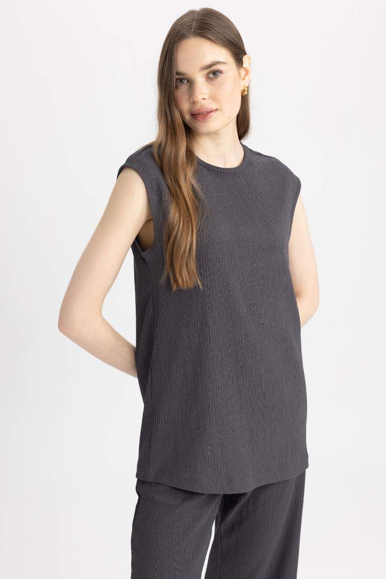 Regular Fit Crew Neck Sleeveless Tunic