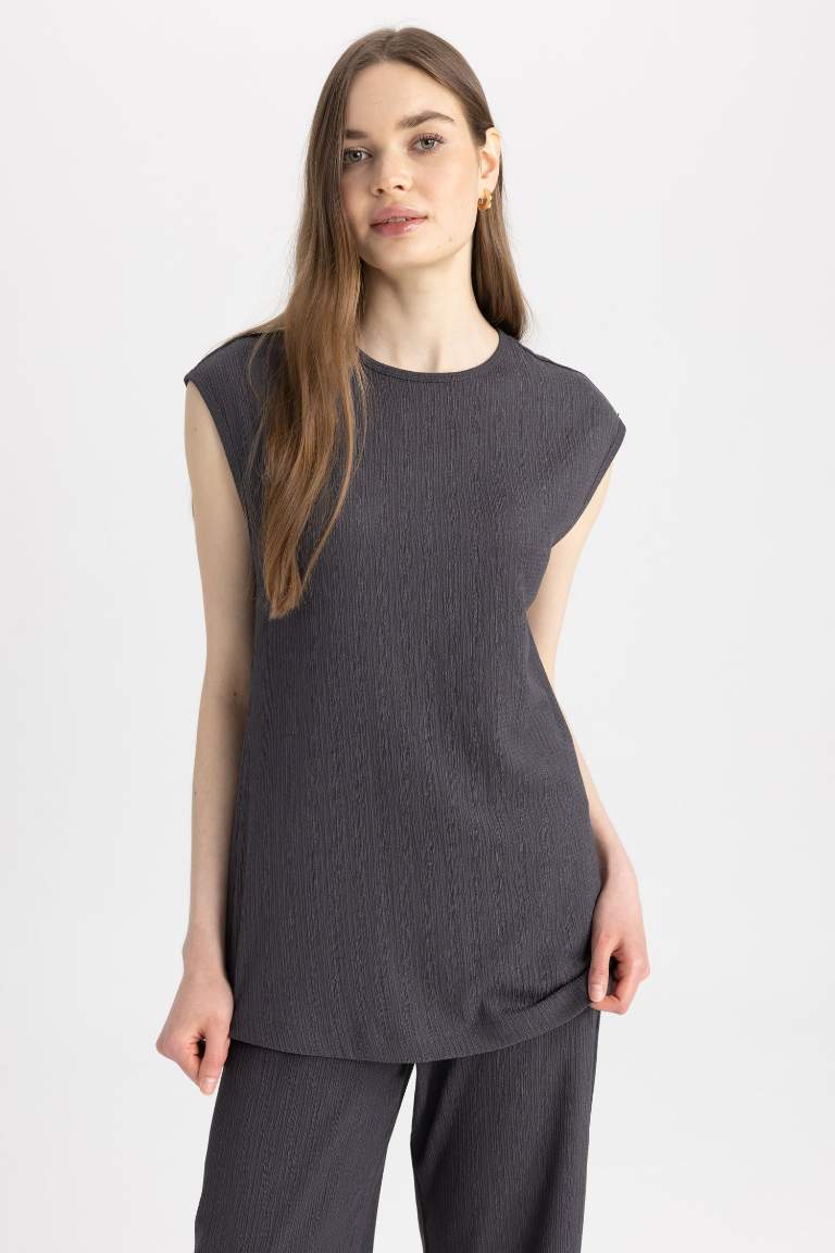 Regular Fit Crew Neck Sleeveless Tunic