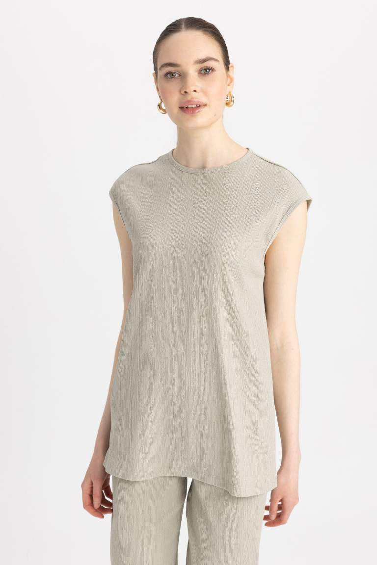 Regular Fit Crew Neck Sleeveless Tunic