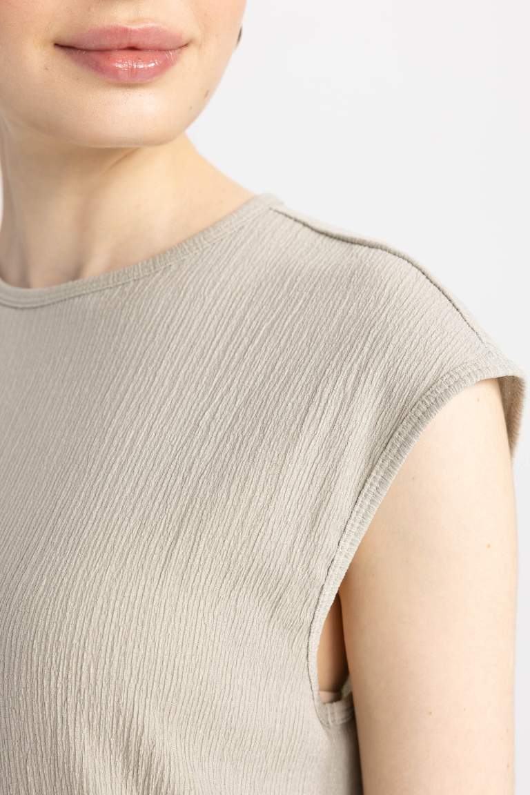 Regular Fit Crew Neck Sleeveless Tunic